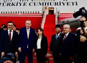 Akhiri Kunjungan Dengan Keakraban Hangat, Presiden Prabowo Lepas Presiden Erdogan Tinggalkan Indonesia