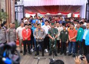 Kapolri dan Panglima TNI Bagikan 161.411 Paket Bansos Jelang Ramadan