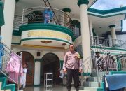 Bhabinkamtibmas Polsek Pineleng Laksanakan Pos Paja Somat Guna Jamin Kenyamanan Ibadah Sholat Jumat 
