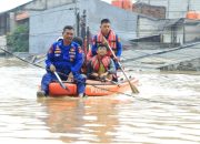 Korpolairud Baharkam Polri Kerahkan 200 Personel Tangani Banjir Bekasi