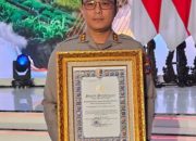 Kapolres Bitung AKBP Albert Zai Terima Penghargaan Pelayanan Publik dari Kapolri