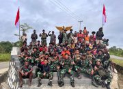 Garuda Tetap Berdiri Gagah di Ujung Timur Negeri, Satgas Yonif 512/QY Bersama Warga Waris Rawat Simbol Persatuan Bangsa