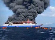 BREAKING NEWS: KM Barcelona V Terbakar di Perairan Talise, Puluhan Penumpang Lompat ke Laut Selamatkan Diri