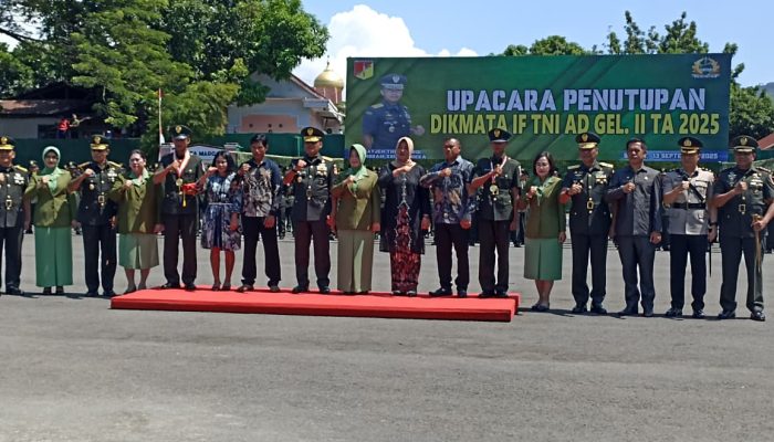 Pangdam XIII/Merdeka Pimpin Upacara Penutupan Dikmata Infanteri TNI AD Gelombang II TA 2025 di Bitung