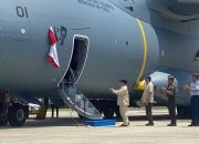Prabowo Serahkan Kunci Pesawat Angkut Airbus A400M kepada Panglima TNI