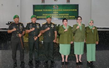 Tongkat Komando Secata Rindam XIII/Merdeka Kini di Tangan Letkol Ade R.W.