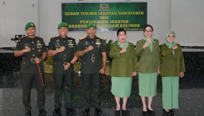 Tongkat Komando Secata Rindam XIII/Merdeka Kini di Tangan Letkol Ade R.W.