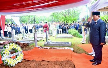 Prabowo Pimpin Pemakaman Kenegaraan Try Sutrisno di TMP Kalibata