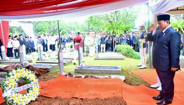 Prabowo Pimpin Pemakaman Kenegaraan Try Sutrisno di TMP Kalibata